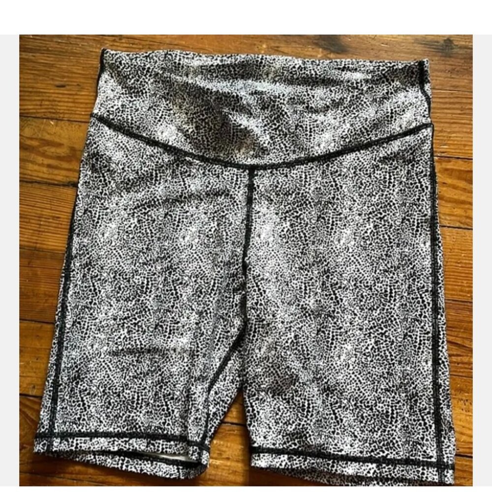 Gap Fit Sz L Athletic Bike Shorts Black & White Leopard Animal Print